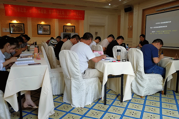 ����������˸߿���ǰ��ѵ���ĸ���_ѧ�Ѽ۸����Ǯ