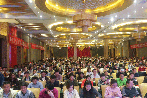 ����Ͽ������˸߿���ǰ��ѵ���ĸ���_ѧ�Ѽ۸����Ǯ