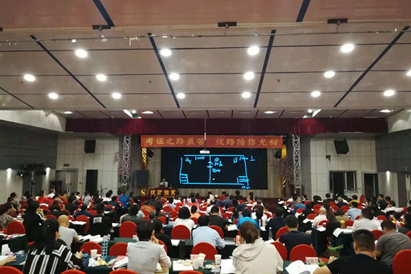 �Ϻ����˸߿���ǰ��ѵ���ĸ���_ѧ�Ѽ۸����Ǯ