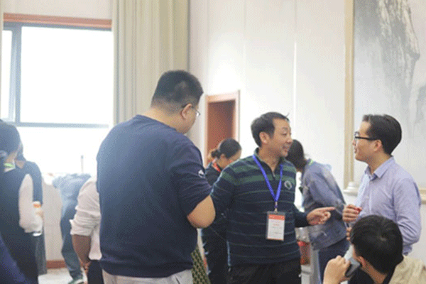 ���ϳ��˸߿���ǰ��ѵ���ĸ���_ѧ�Ѽ۸����Ǯ