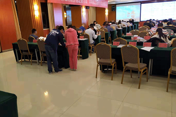 �������˸߿���ǰ��ѵ���ĸ���_ѧ�Ѽ۸����Ǯ