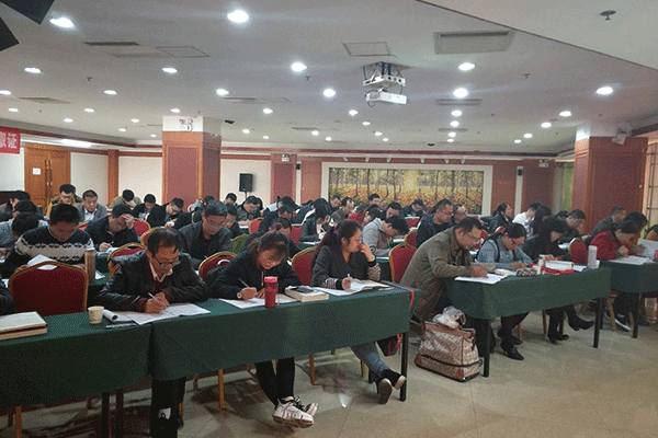 �ຣ���˸߿���ǰ��ѵ���ĸ���_ѧ�Ѽ۸����Ǯ