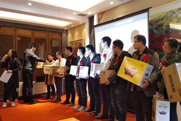 ������˸߿���ǰ��ѵ���ĸ���_ѧ�Ѽ۸����Ǯ