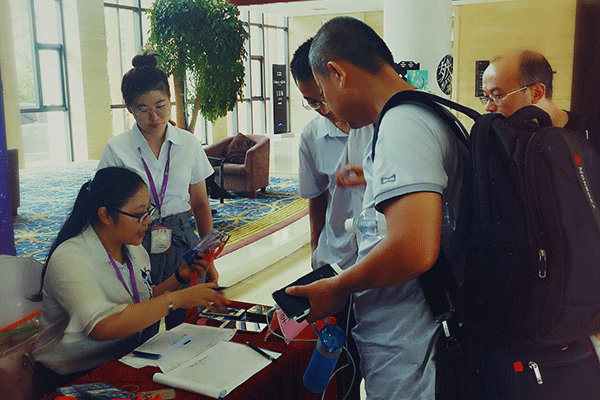 ���ֳ��˸߿���ǰ��ѵ���ĸ���_ѧ�Ѽ۸����Ǯ