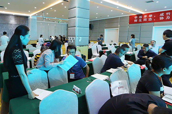 �麣���˸߿���ǰ��ѵ���ĸ���_ѧ�Ѽ۸����Ǯ