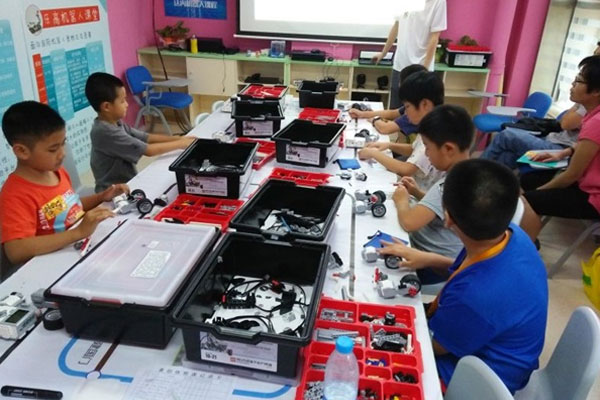 孩子学编程有用吗_学多久_最佳年龄-天津童程童美