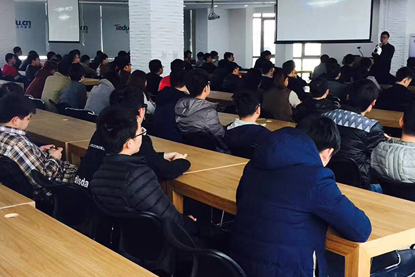 ��������IT��ѵ����ô��_ѧ�Ѽ۸����