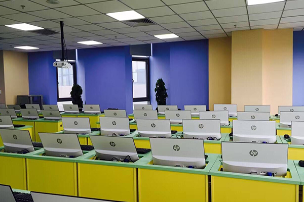 �Ϻ�����IT��ѵ����ô��_ѧ�Ѽ۸����