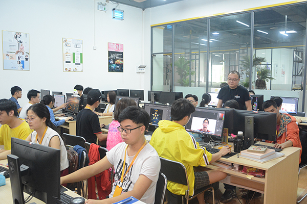 �ɶ������������ѵ���Ƽ�_ѧ�Ѷ���Ǯ