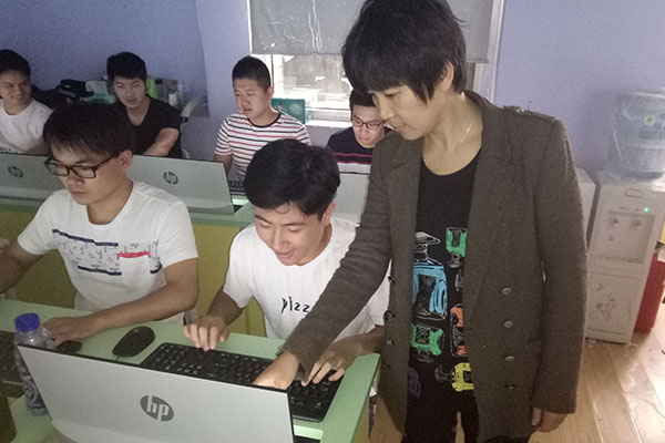 ��̨java��ѵ�ļҽ��������ȽϺ�_ѧ���_����Ǯ