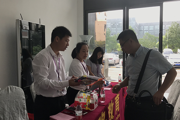 ����һ�����Ը�������_��ѵ��۸�