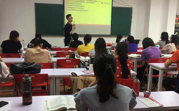 青岛会计实操培训一般多少钱_机构排名