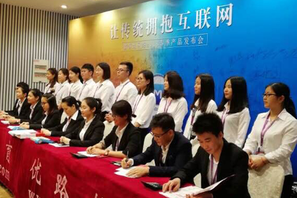 ����������ѵѧУ�ļҺ�_��ַ_�绰