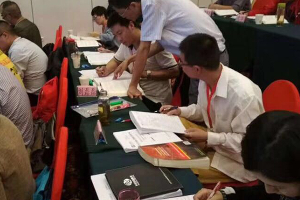 ������Ṥ��ʦ��ѵ�����ĸ���_��ô����