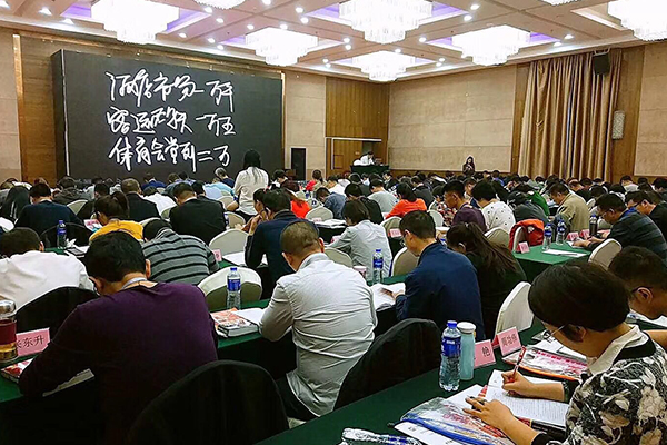 ������Ṥ��ʦ��ѵ�����ĸ���_��ô����