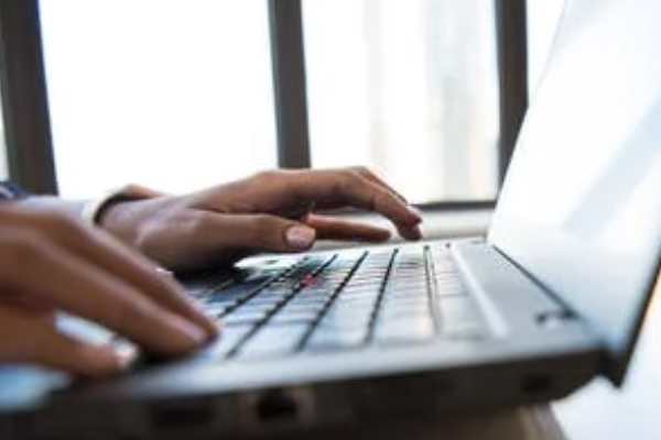 ����Ṥ��ʦ��ѵ�����ĸ���_��ô����