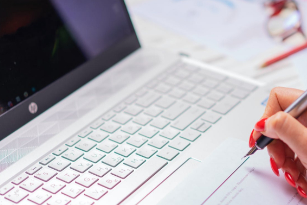 ������Ṥ��ʦ��ѵ�����ĸ���_��ô����