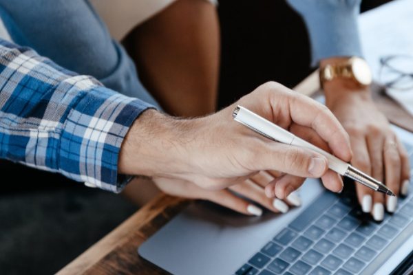 ������Ṥ��ʦ��ѵ�����ĸ���_��ô����