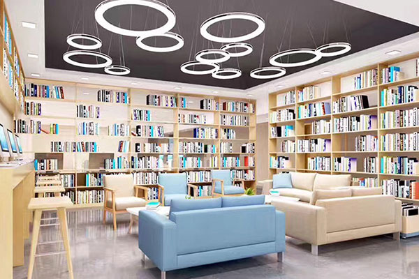 ���ڳ���Ӣ����ѵѧУ����Щ