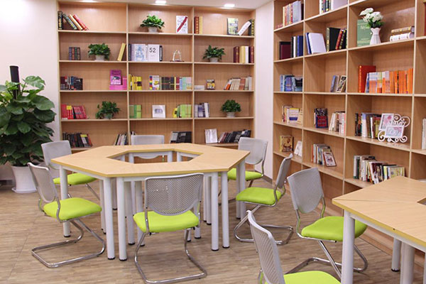 ���ڳ���Ӣ����ѵѧУ�շ�