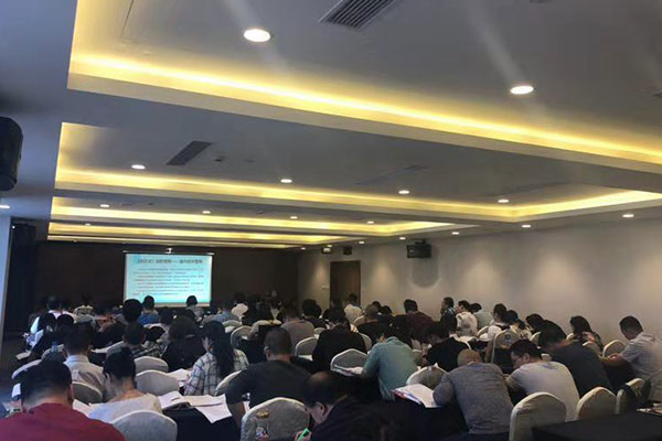 ��������Ա��ѵ��ã�ѧ�Ѷ��٣�