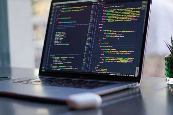 �ɶ����繤��ʦ��ѵѧУ����Щ