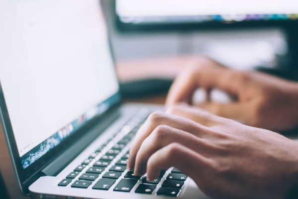 �Ϸ�ui�����ѵѧУ�ĸ���