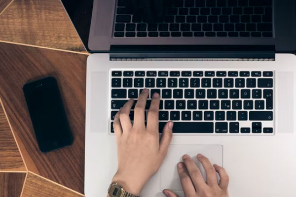 ����ui�����ѵ��γ�