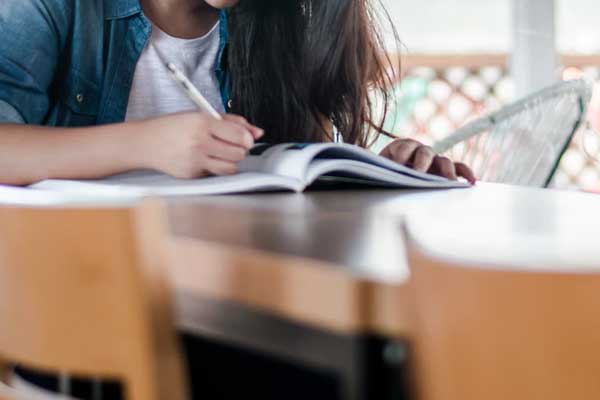 ��ݸ�����ٶ�Ӣ����ѵ�������У��ĸ��ã�