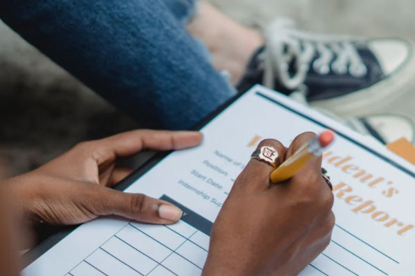 Т��֤ȯ��ҵ�ʸ�����ѵѧУ�ĸ���