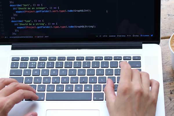 �˱�֤ȯ��ҵ�ʸ�����ѵѧУ�ĸ���