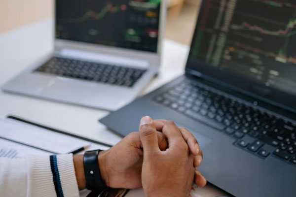 ��ɽ֤ȯ��ҵ�ʸ�����ѵѧУ�ĸ���