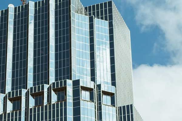 ������˹�м���ȫ����ʦ��ѵ���ö���Ǯ