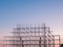 �Ϻ��м���ȫ����ʦ��ѵ���ö���Ǯ/