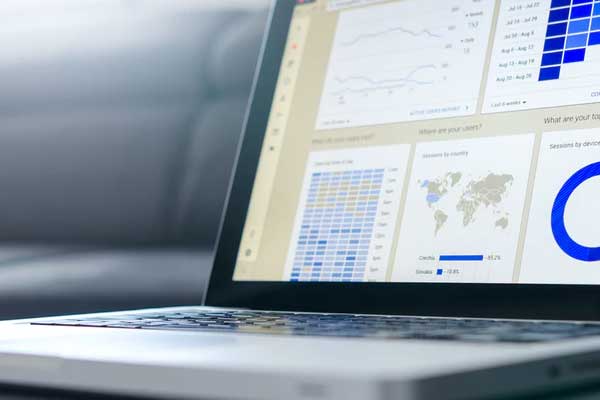 �ɶ��Ӿ������ѵѧУ����