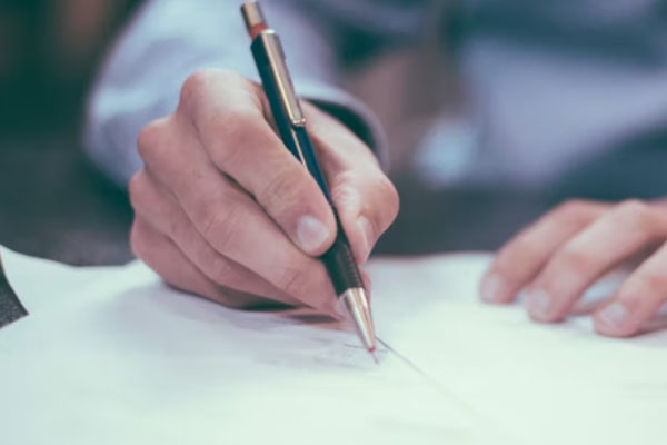 ��Ǩ��������ʦ��ѵ_���ö���Ǯ