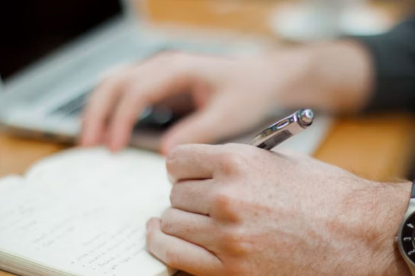 �ϲ���������ʦ��ѵ_���ö���Ǯ