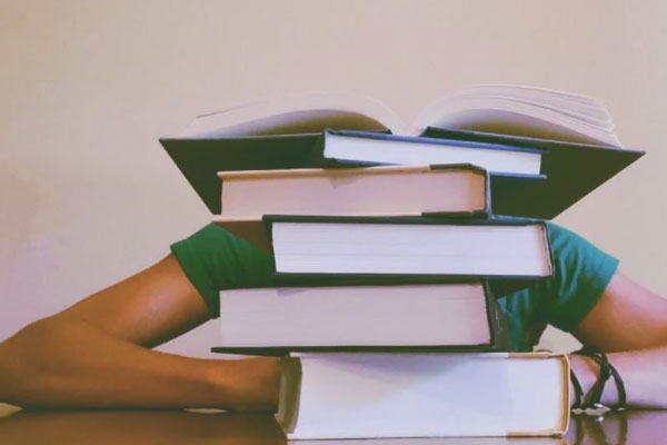 �人������ѵ������