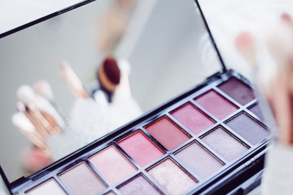 ���ݻ�ױѧУ����