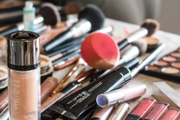 ���ݻ�ױѧУ������