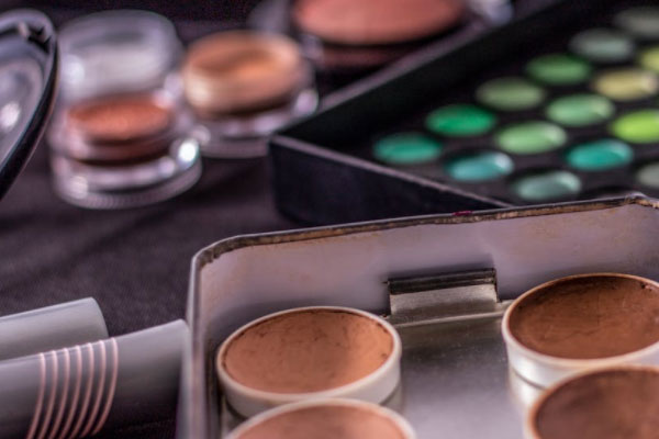 ����ѧ��ױѧ�Ѵ����Ҫ����Ǯ