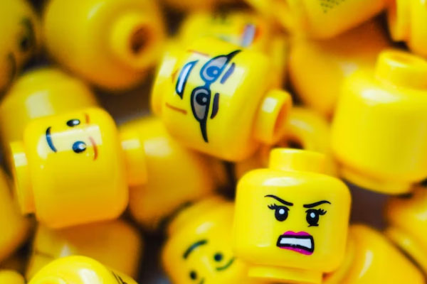 �人��ɽ����ͯ���������ѵѧУ�շѶ���