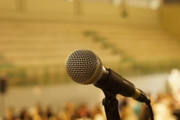 ������ʤ���ٶ��ڲ���ѵ�γ�����