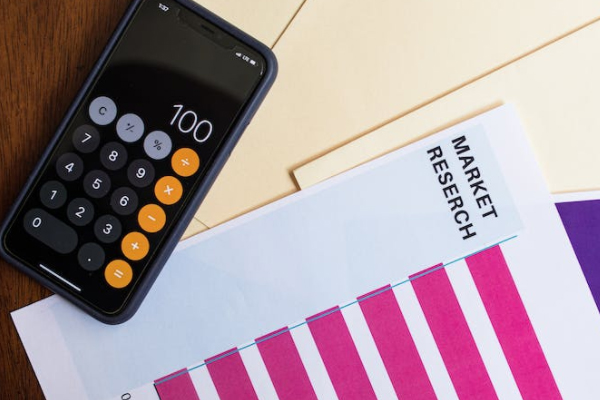 ���ݾ���ʦ������ѵѧУ�ļҺ�