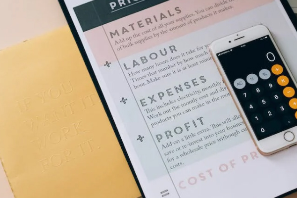 ���ݾ���ʦ������ѵѧУ�ļҺ�