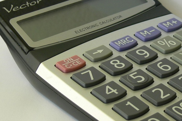 ���ݾ���ʦ������ѵѧУ�ļҺ�