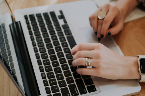 �����繤֤��ѵ�����ļҺ�_����