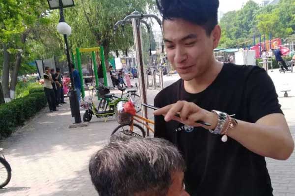在保定虎振学美发行吗