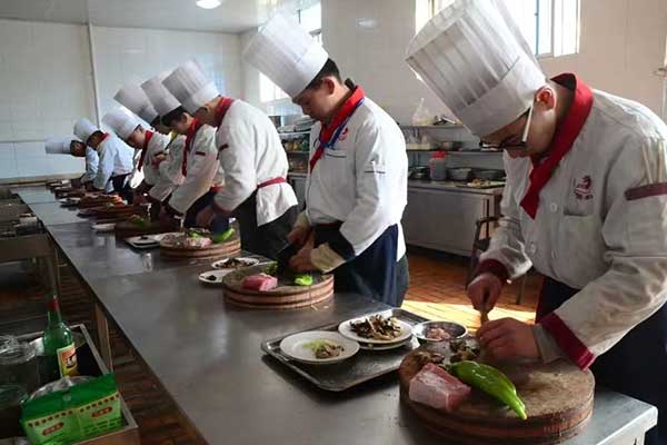 保定虎振厨师学校报名电话