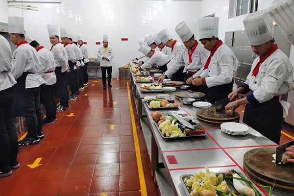 保定虎振厨师学校收费高吗